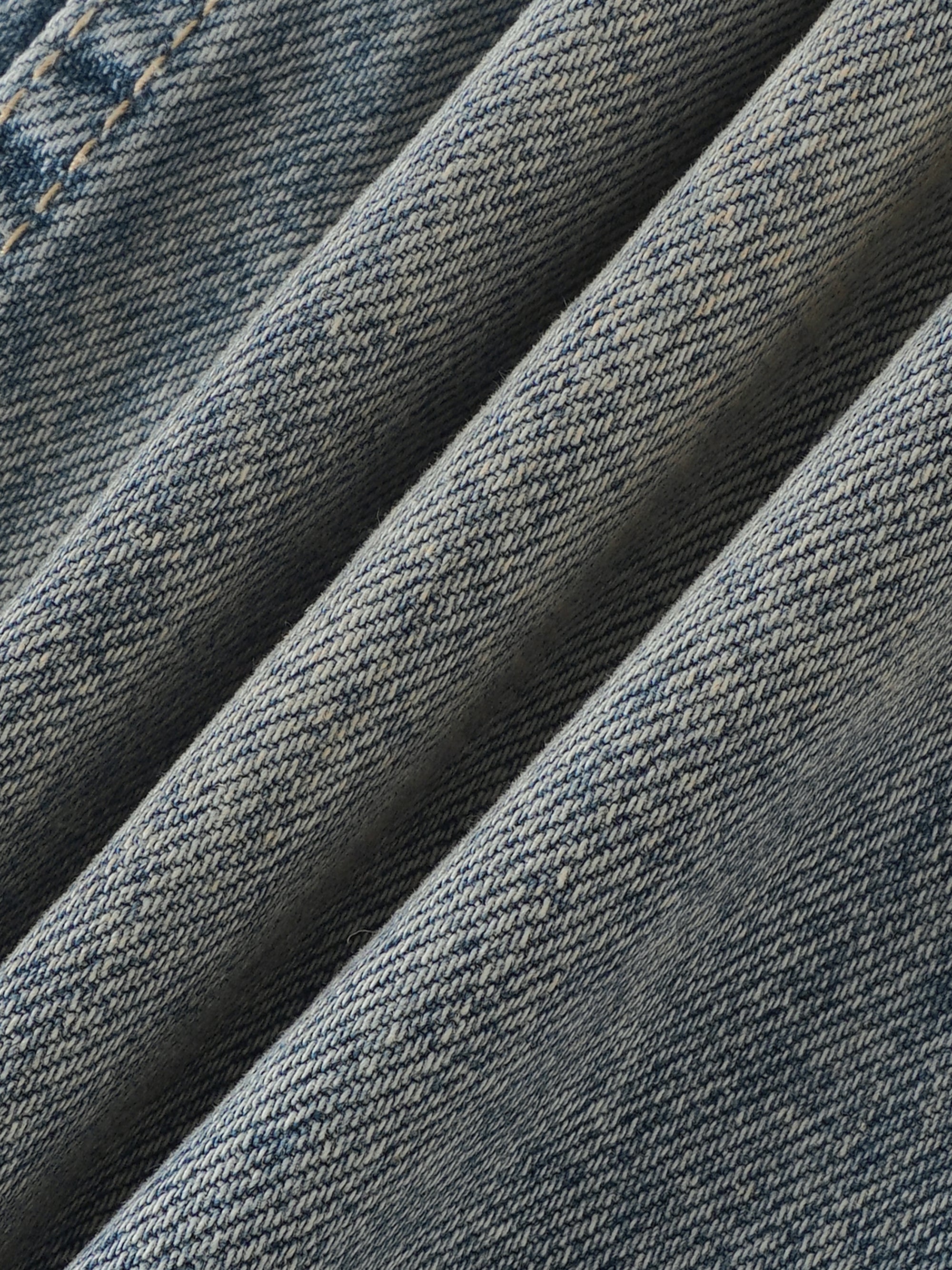 AMORAKI DISTRESSED BARREL DENIM